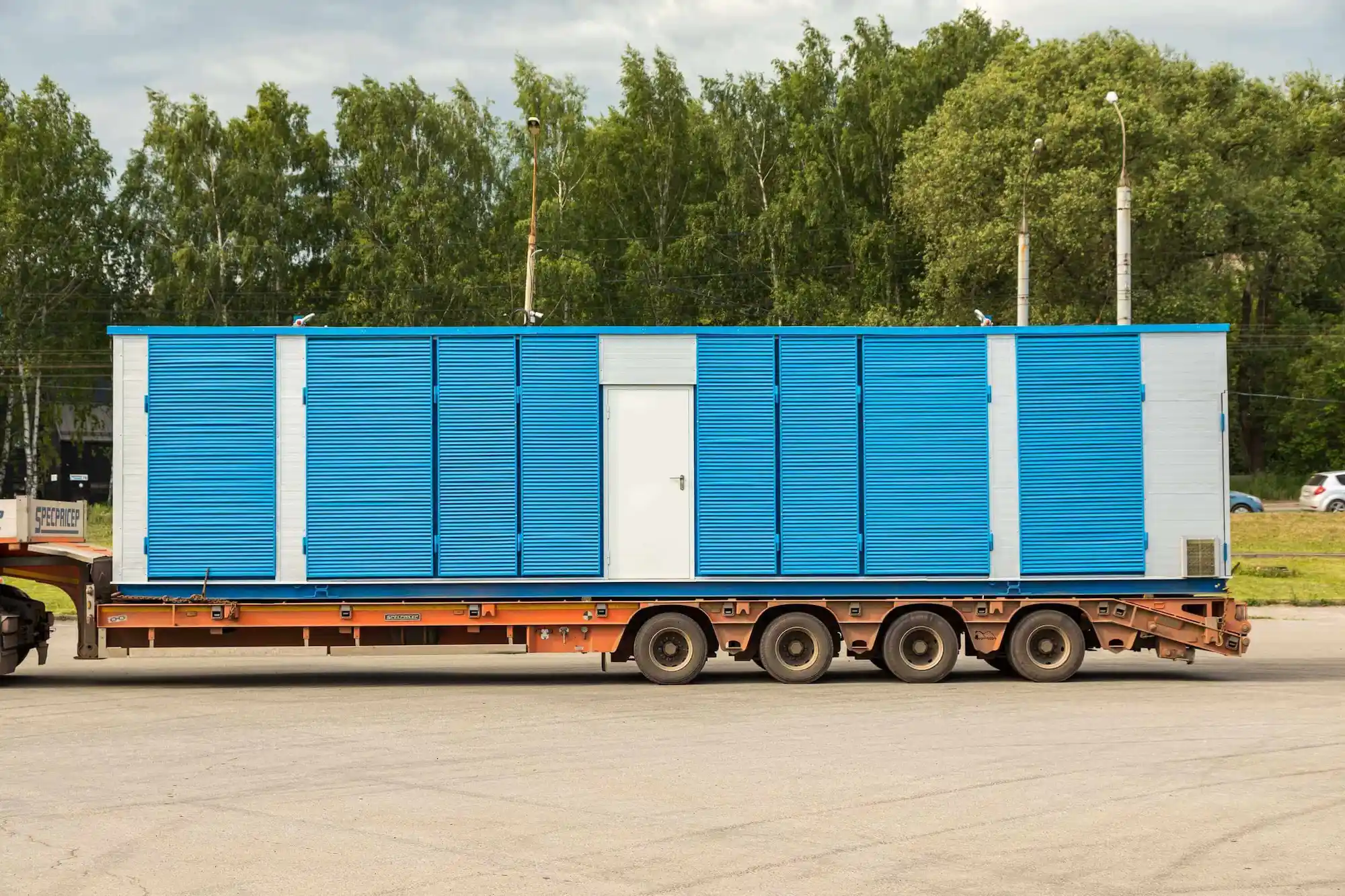 ASIC miner logistics and climate-controlled crypto mining equipment storage in Dubai